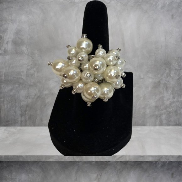Ring "Cluster of Pearls" with Faux Pearls, Silver Toned Band - Picture 5 of 9